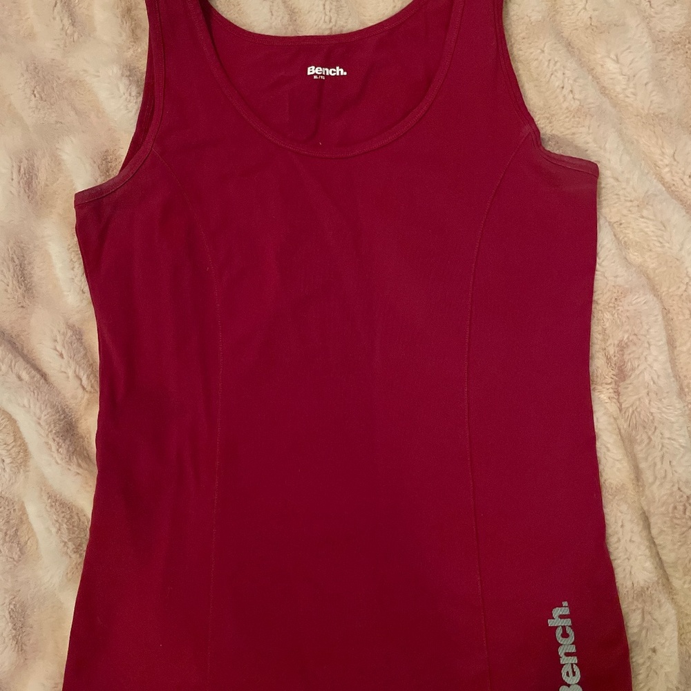 Bench work out tank. Worn once   Didn’t like the workout part 😂